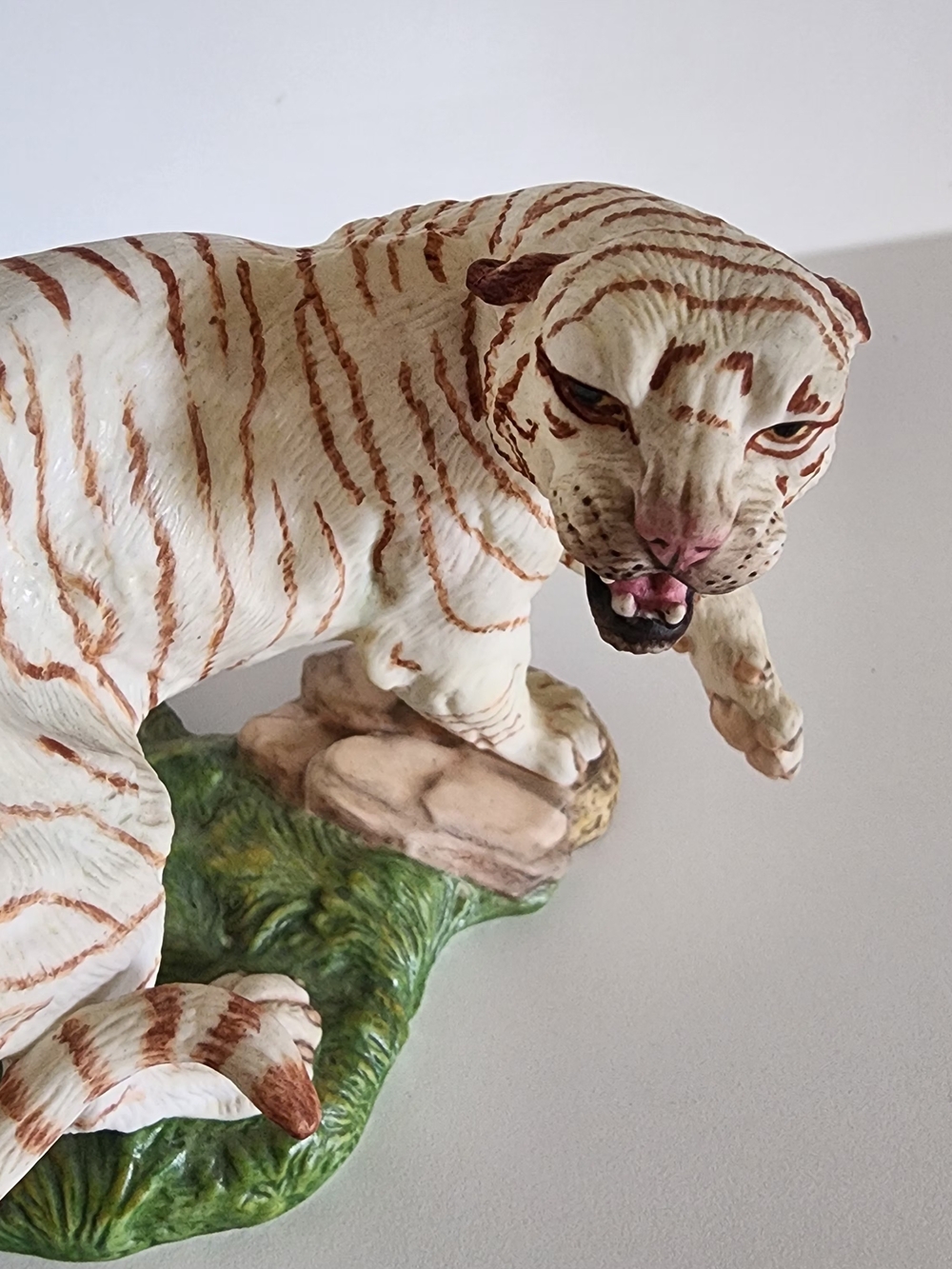 Porcelain White Tiger Figurine with Tan Stripes - Picture 7 of 7
